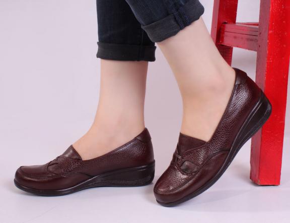 Importance of wearing leather shoes for women