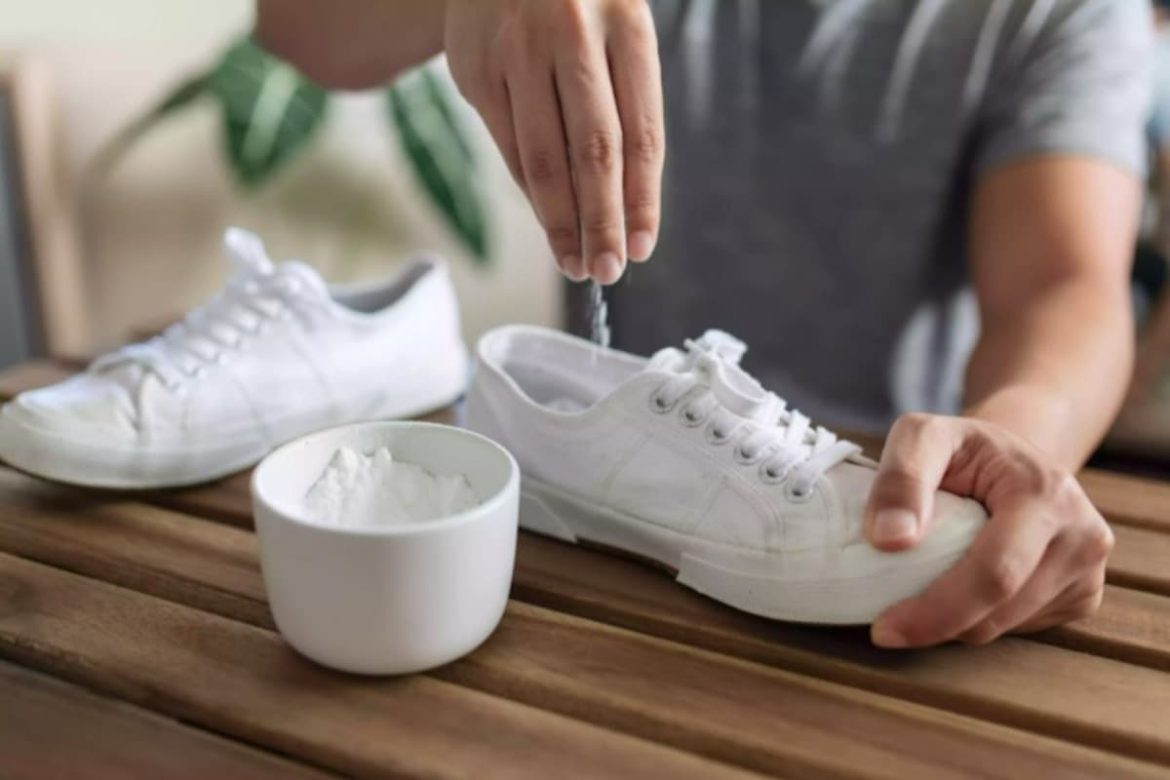 how to clean leather shoes with baking soda