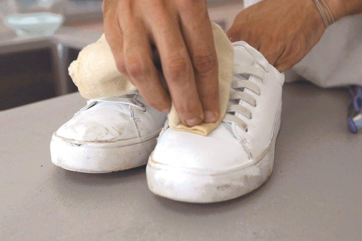  how to clean leather shoes with baking soda 