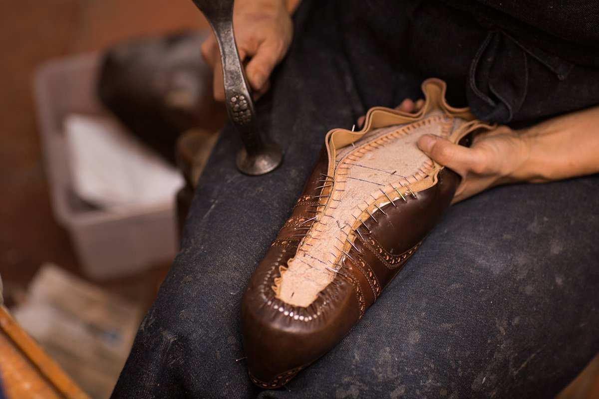  handmade leather shoes brand in Malaysia are in high demand 