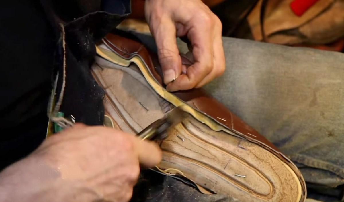  handmade leather shoes brand in Malaysia are in high demand 