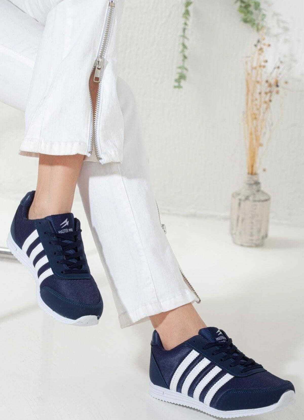 Buying and price of women's oxford lace up shoes 
