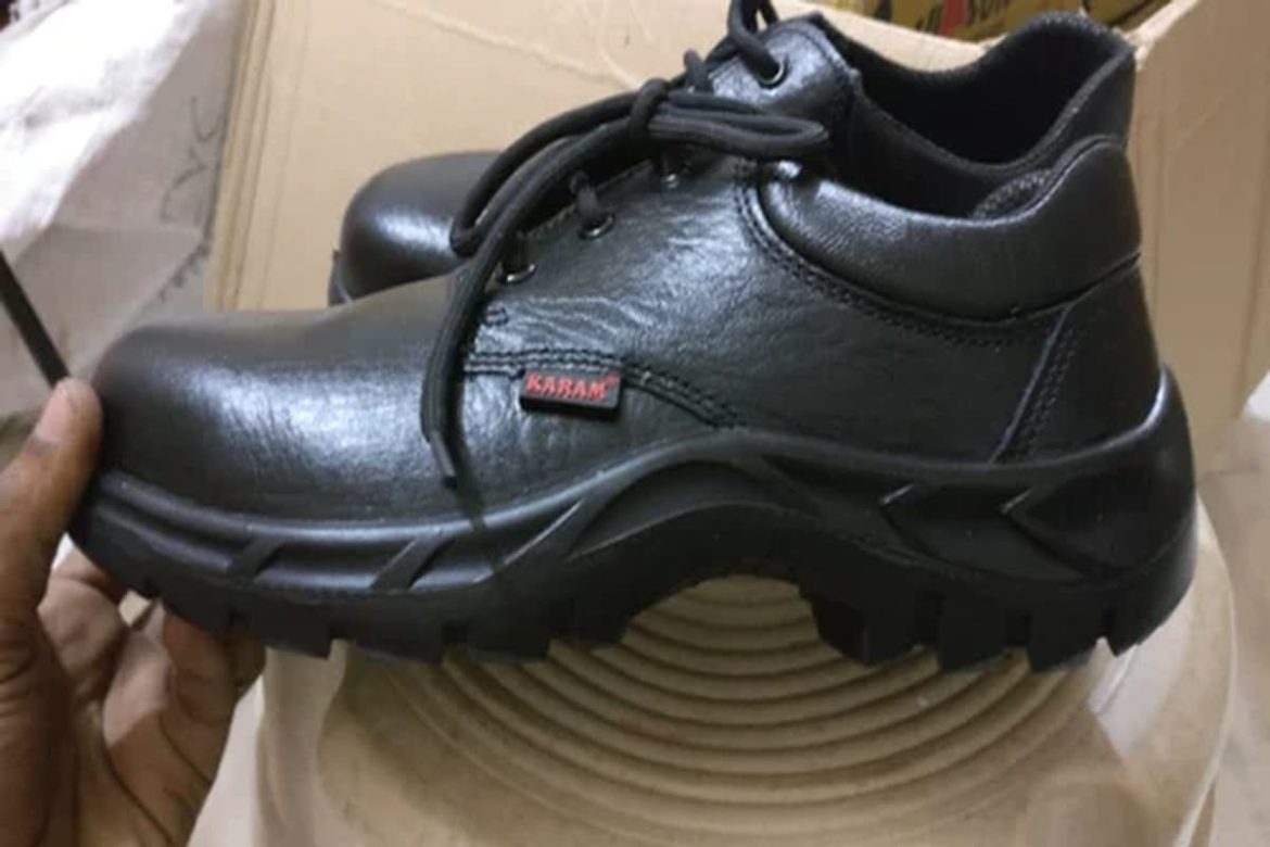 Karam Safety Shoes Fs 61 (Footwear) Steel Leather Material Abrasion Water Resistance