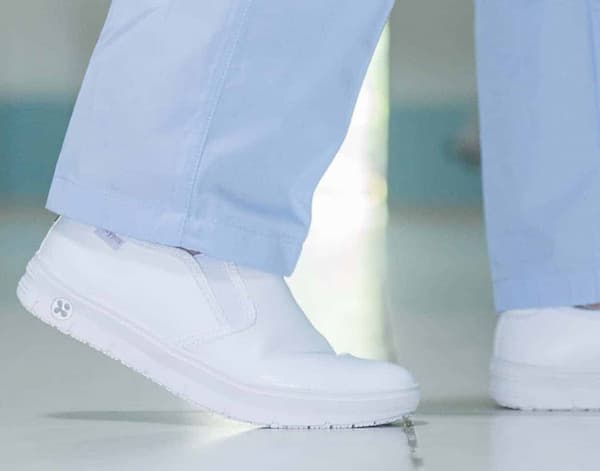  best waterproof nursing shoes for women 